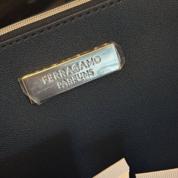 Ferragamo Blue Cosmetic Amenity Bag Skincare Kit First Class Air India New - Picture 7 of 8